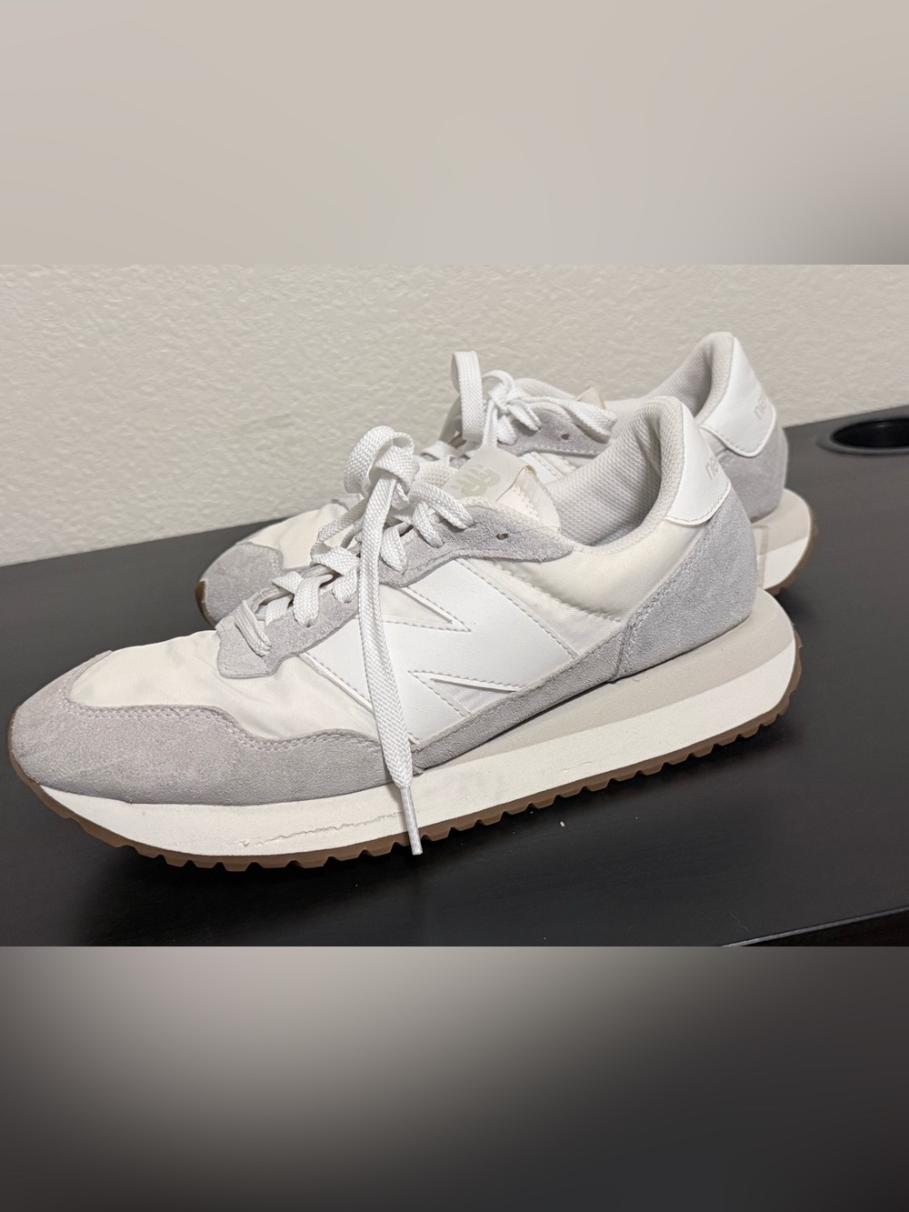 New Balance 237 Women's 9 men’s 7.5 Sneakers in White and Light Gray